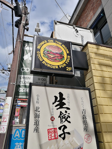 モンクスオンザムーンの看板